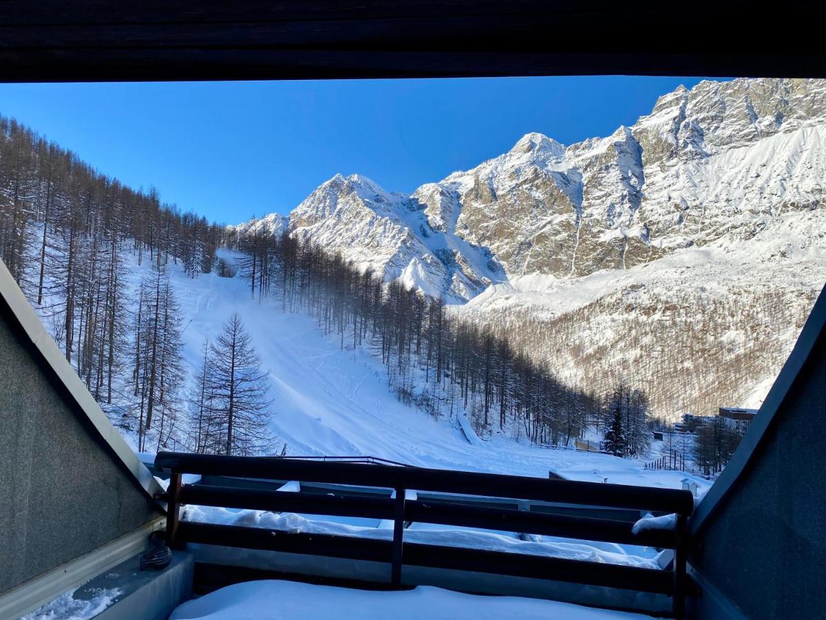 Cervinia Ski In Ski Out - Family Studio ブレウイル・チェルヴィナイア エクステリア 写真